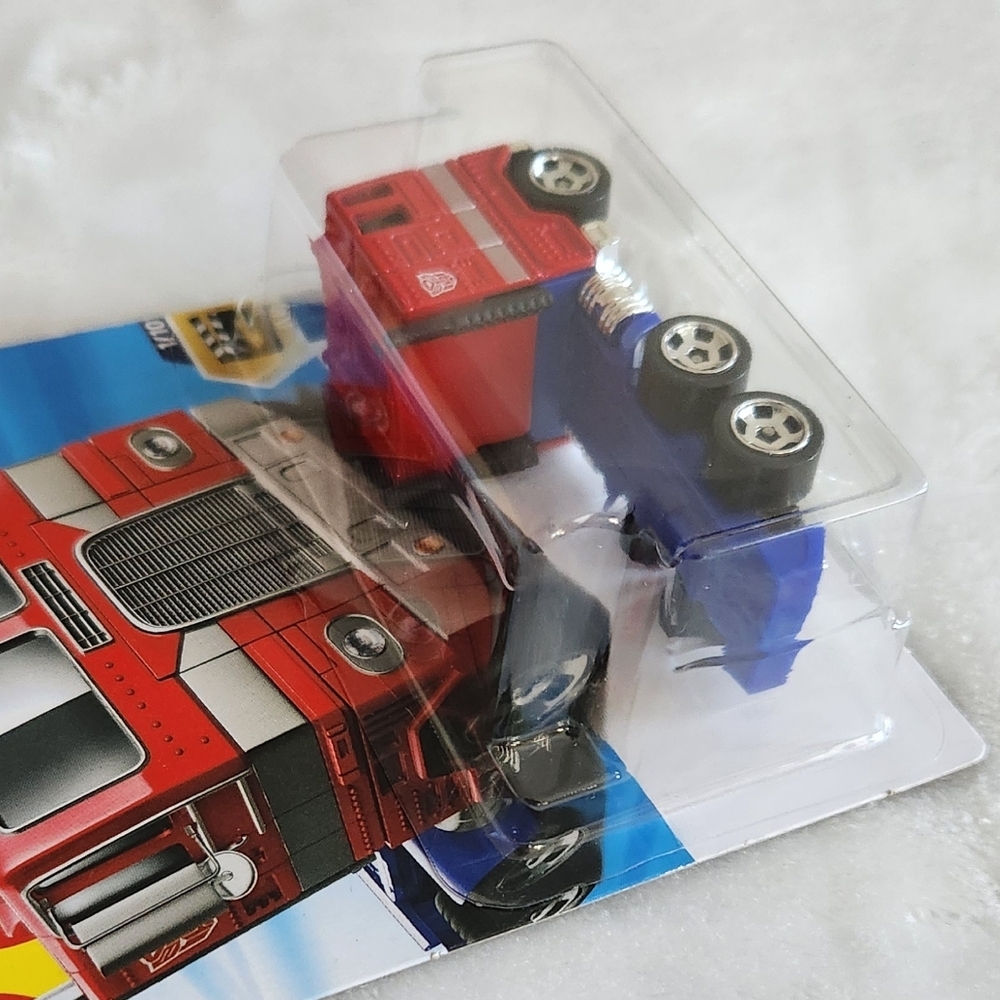 🚛🤖Mattel Hot Wheels Optimus Prime Truck – Transformers – NWT Autobot toy car - Picture 6 of 8